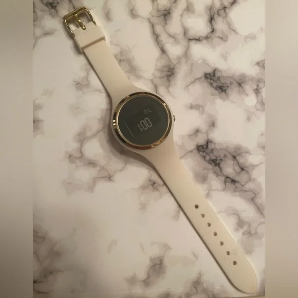 Francesca’s Digital White Silicone Rubber Band Gold Dial Accent Watch - Picture 4 of 11